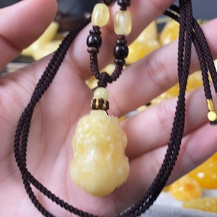 琥珀未镶嵌裸石貔貅