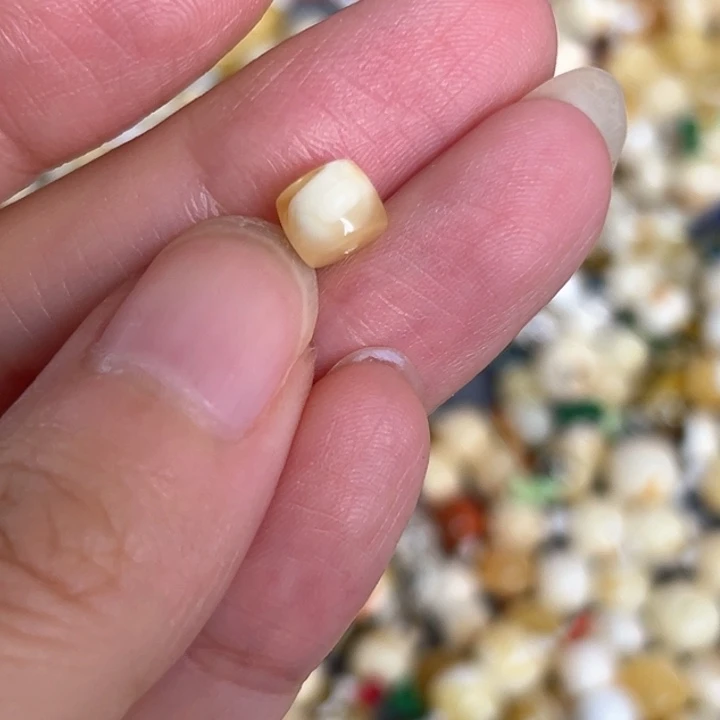 未镶嵌蜜蜡裸石6.5mm一个