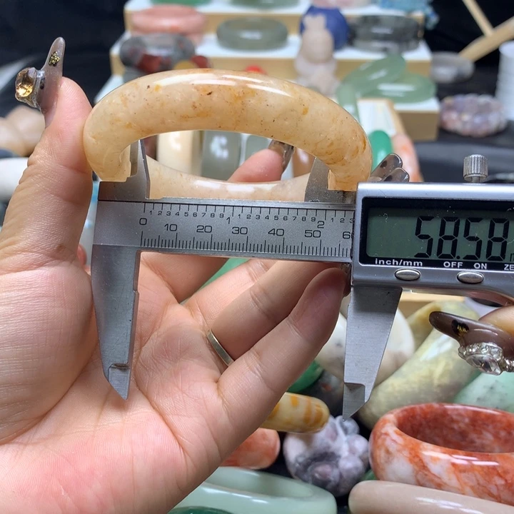 未镶嵌手镯石英质玉