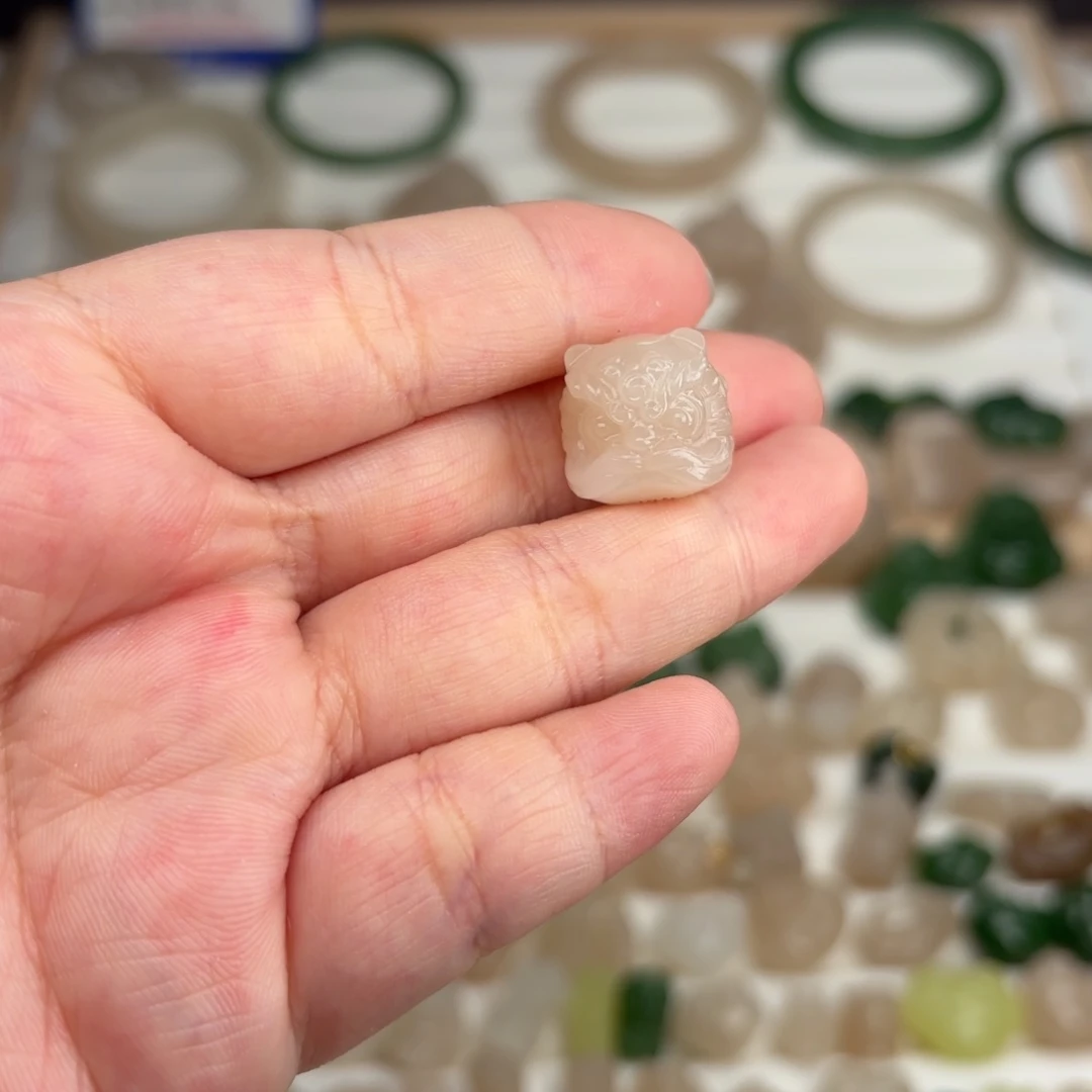 和田玉颈饰未镶嵌李*