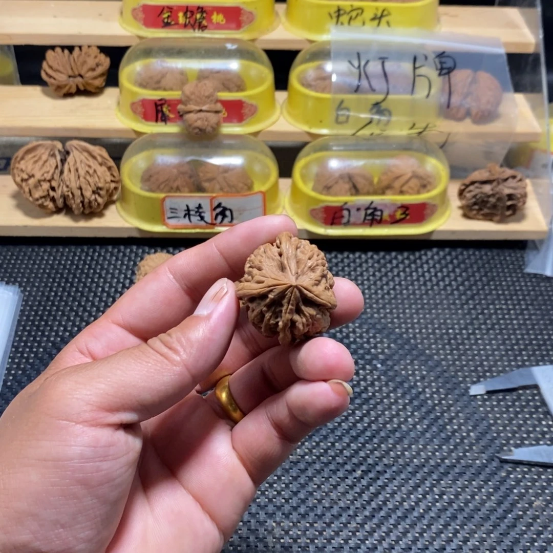 ****周文玩核桃吊坠核桃异形