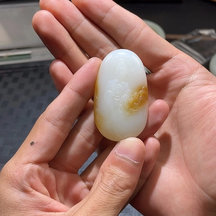 和田玉未镶嵌颈饰弓**日糖白观音吊坠