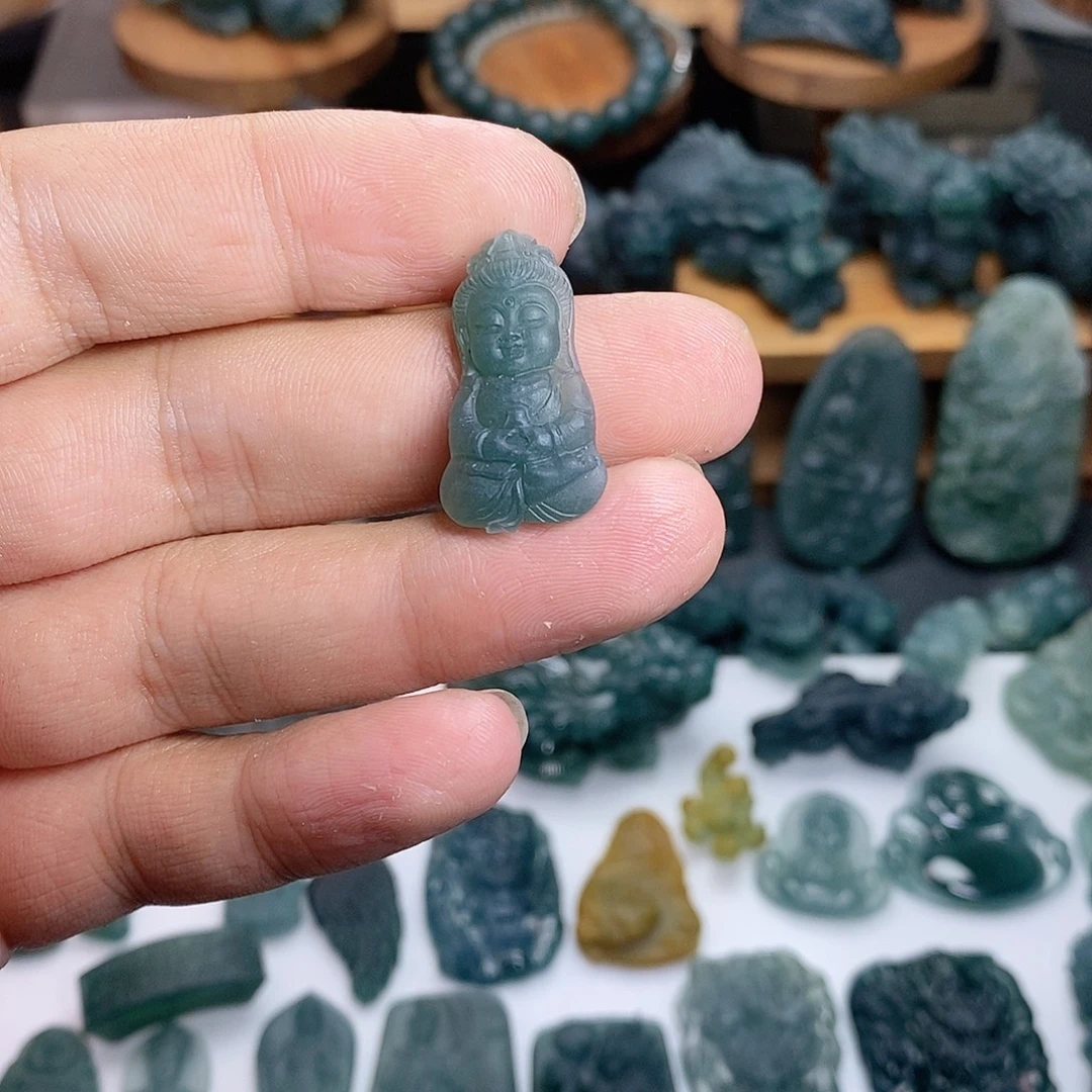 定制翡翠未镶嵌宝宝佛