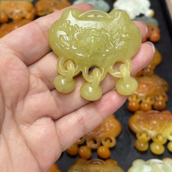 J***N蛇纹石玉合金颈饰