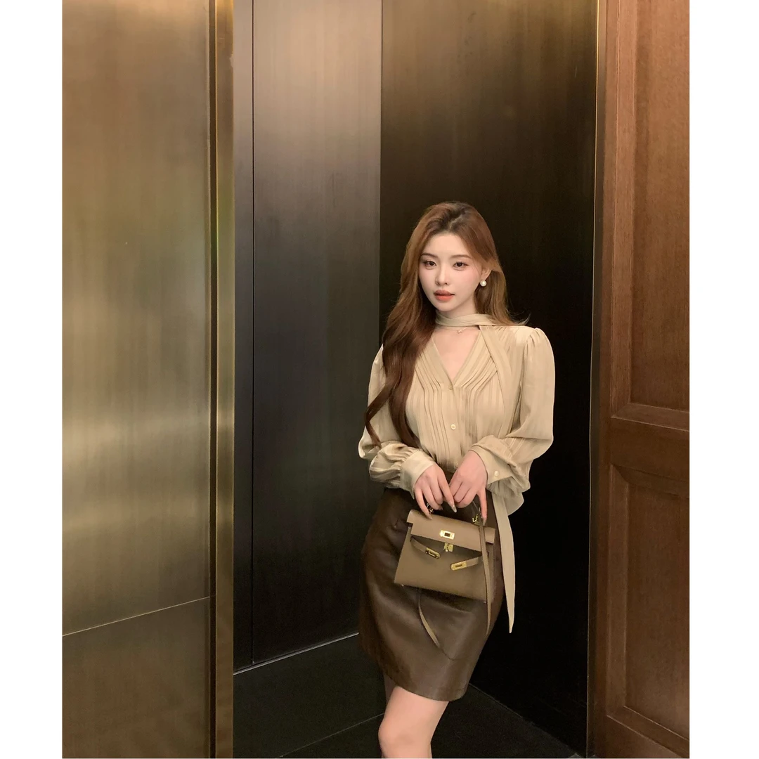 SZA【杏花微雨】秋季新款温柔风设计感飘带V领长袖衬衫A-2338