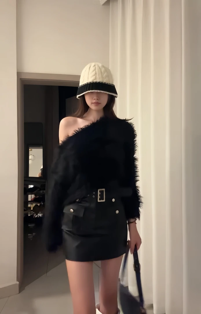 毛绒绒斜肩毛衣慵懒宽松露肩软糯糯上衣性感辣妹皮带扣包臀短裙女