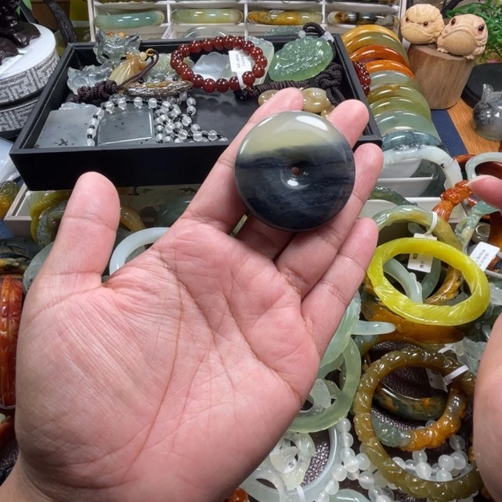 未镶嵌蛇纹石玉颈饰