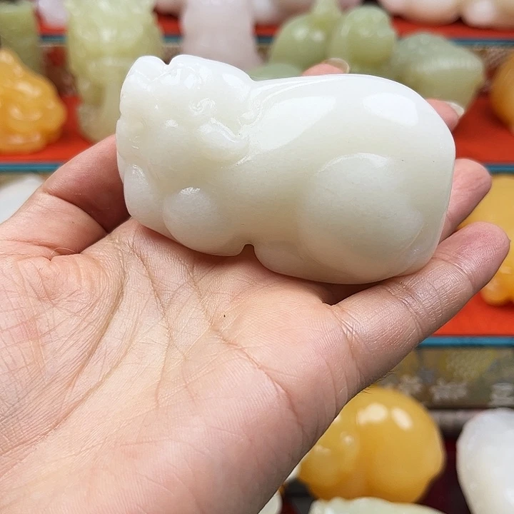 瑶***。石材貔貅手把摆件