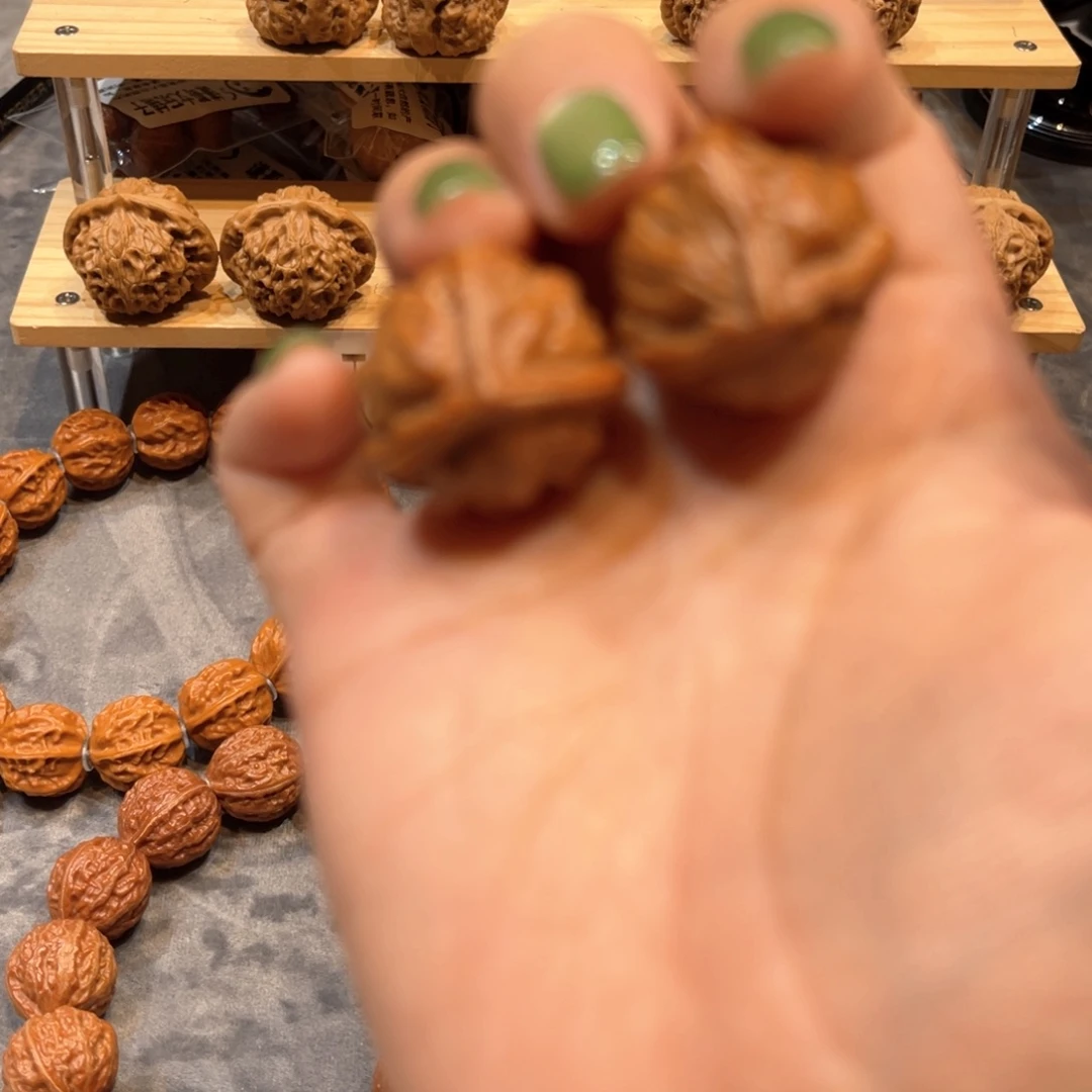 桃核把件三棱手捻