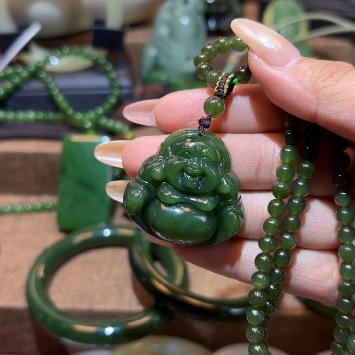 颈饰未镶嵌和田玉（碧玉）