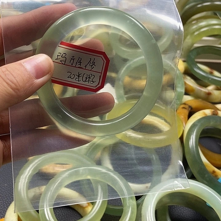 蛇纹石玉手镯未镶嵌玛*修