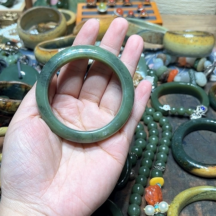 岫岩河磨玉（透闪石质玉）手镯未镶嵌紫*雨