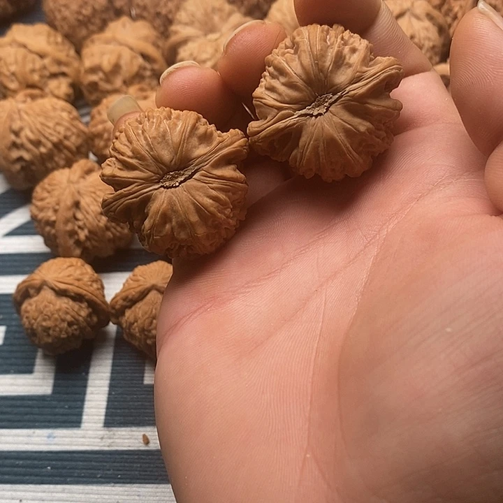 文玩核桃吊坠39球白