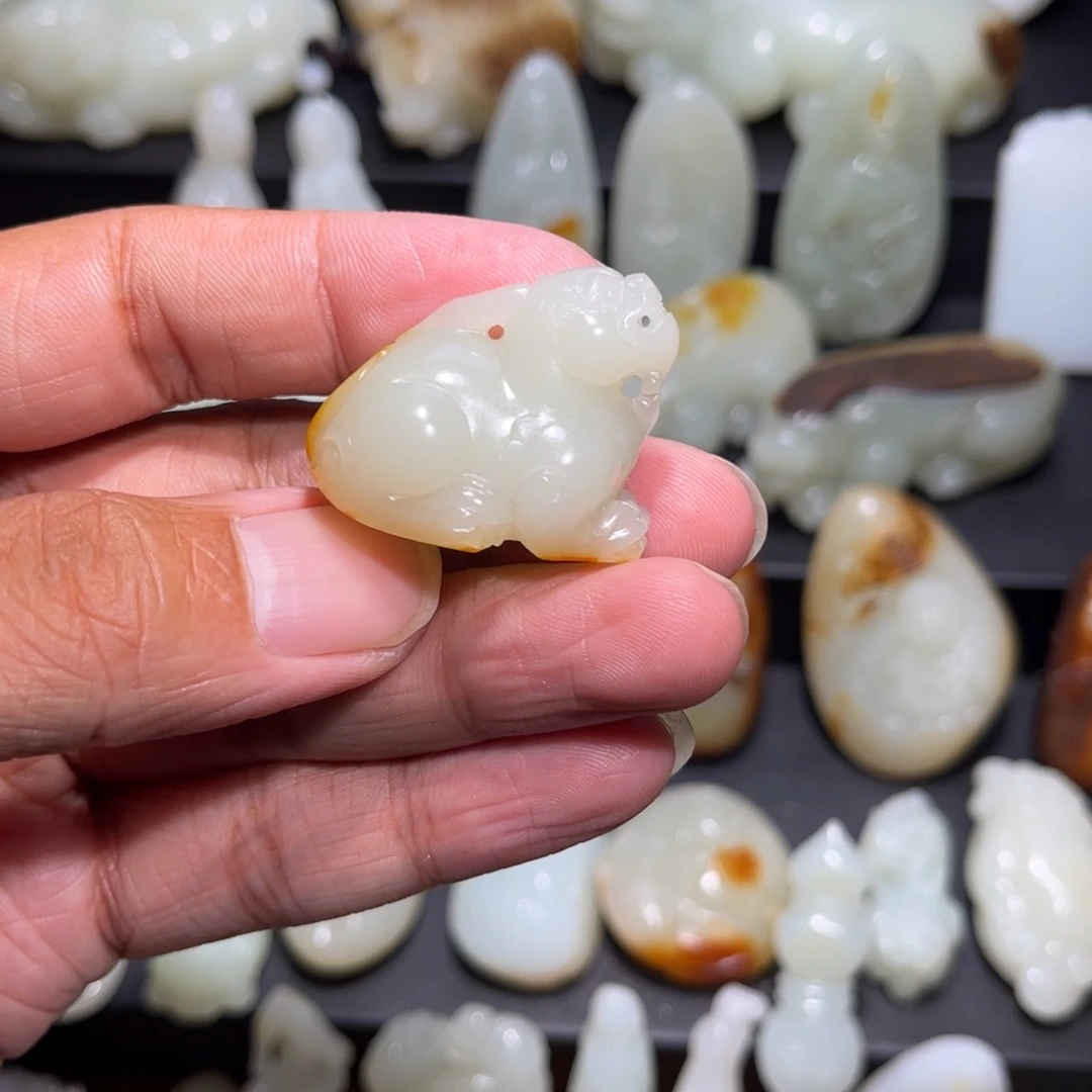 我***星和田玉未镶嵌颈饰