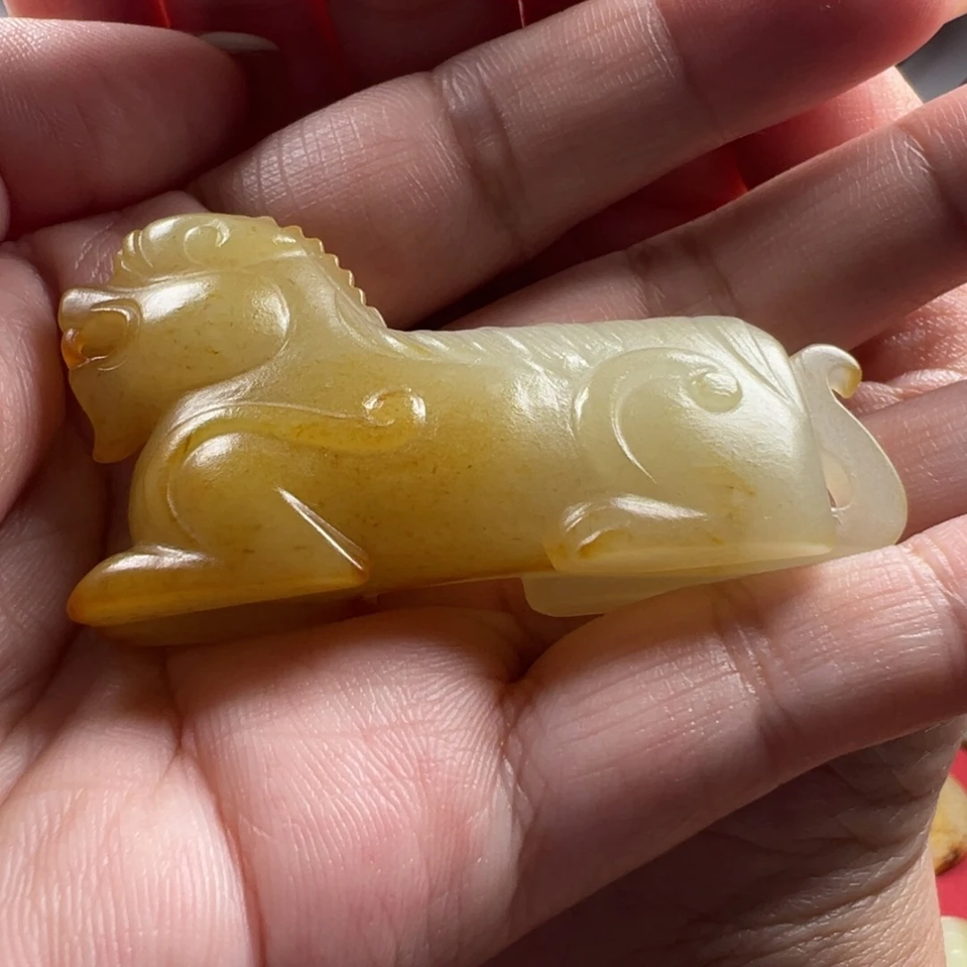 北***狼和田玉未镶嵌颈饰