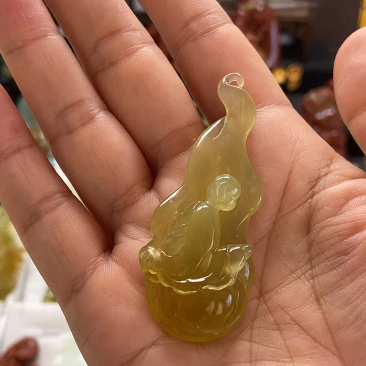 蛇纹石玉未镶嵌颈饰