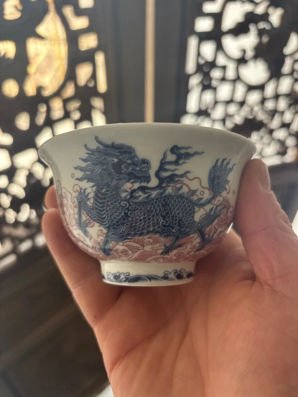 景德镇陶瓷青花釉里红麒麟踏浪中式压手杯主人杯家用茶杯