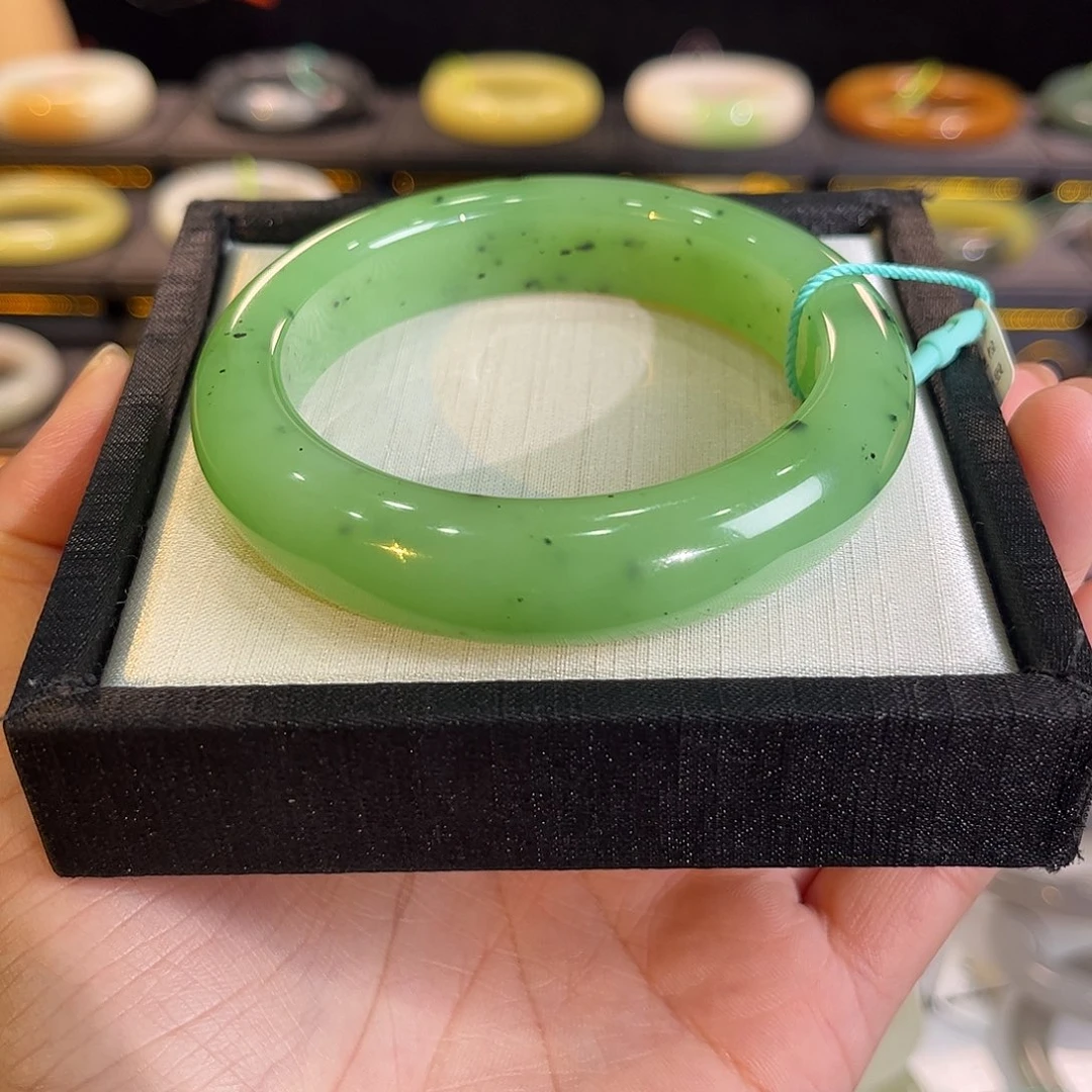 和田玉未镶嵌手镯高品果绿