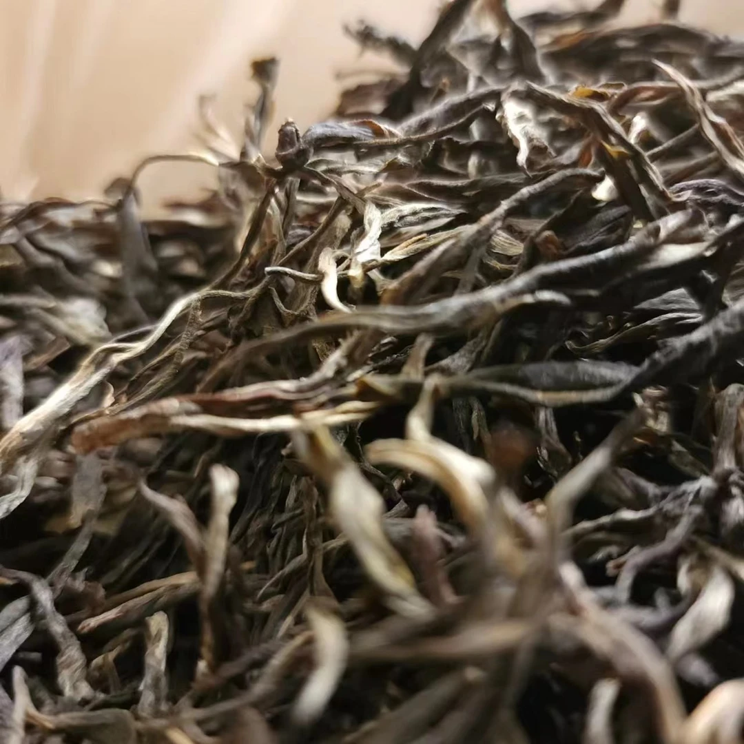 2025年老班章中小树纯料 头春散茶