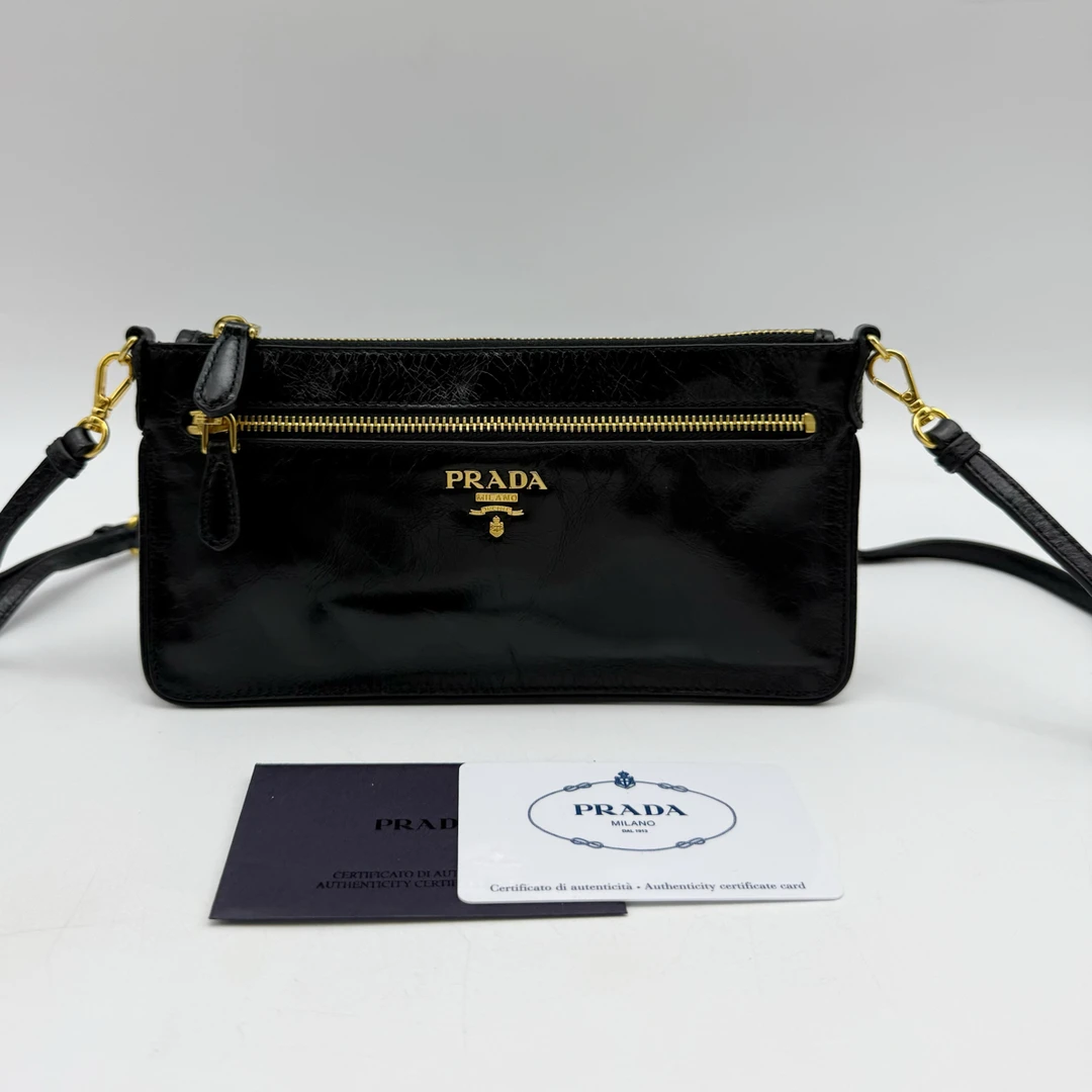 95新 Prada/普拉达 黑金单肩斜挎包52573