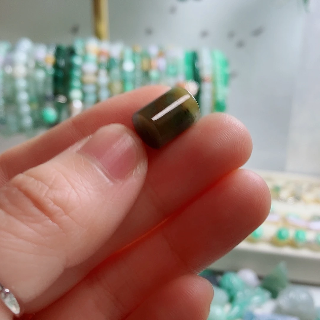 翡翠未镶嵌颈饰26卡9