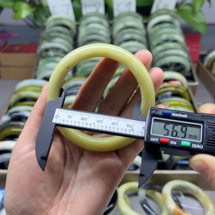 蛇纹石玉未镶嵌手镯102