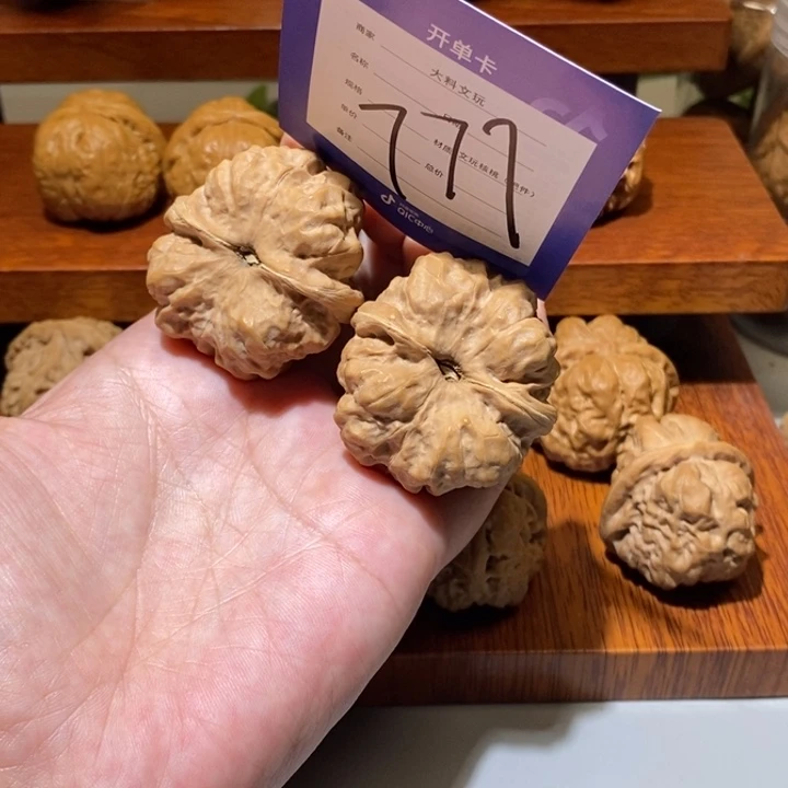 文玩核桃把件?****u我也想a 777