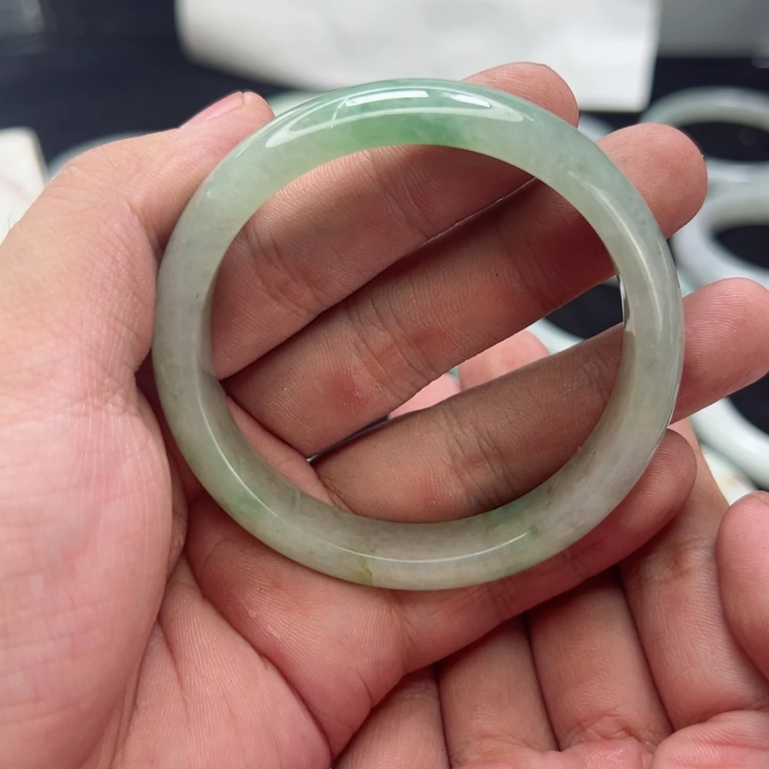 翡翠手镯未镶嵌54.3冰润飘绿