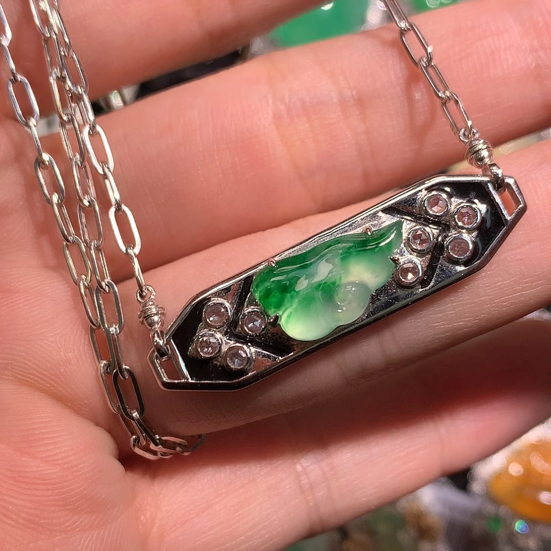 翡翠18K金镶嵌颈饰