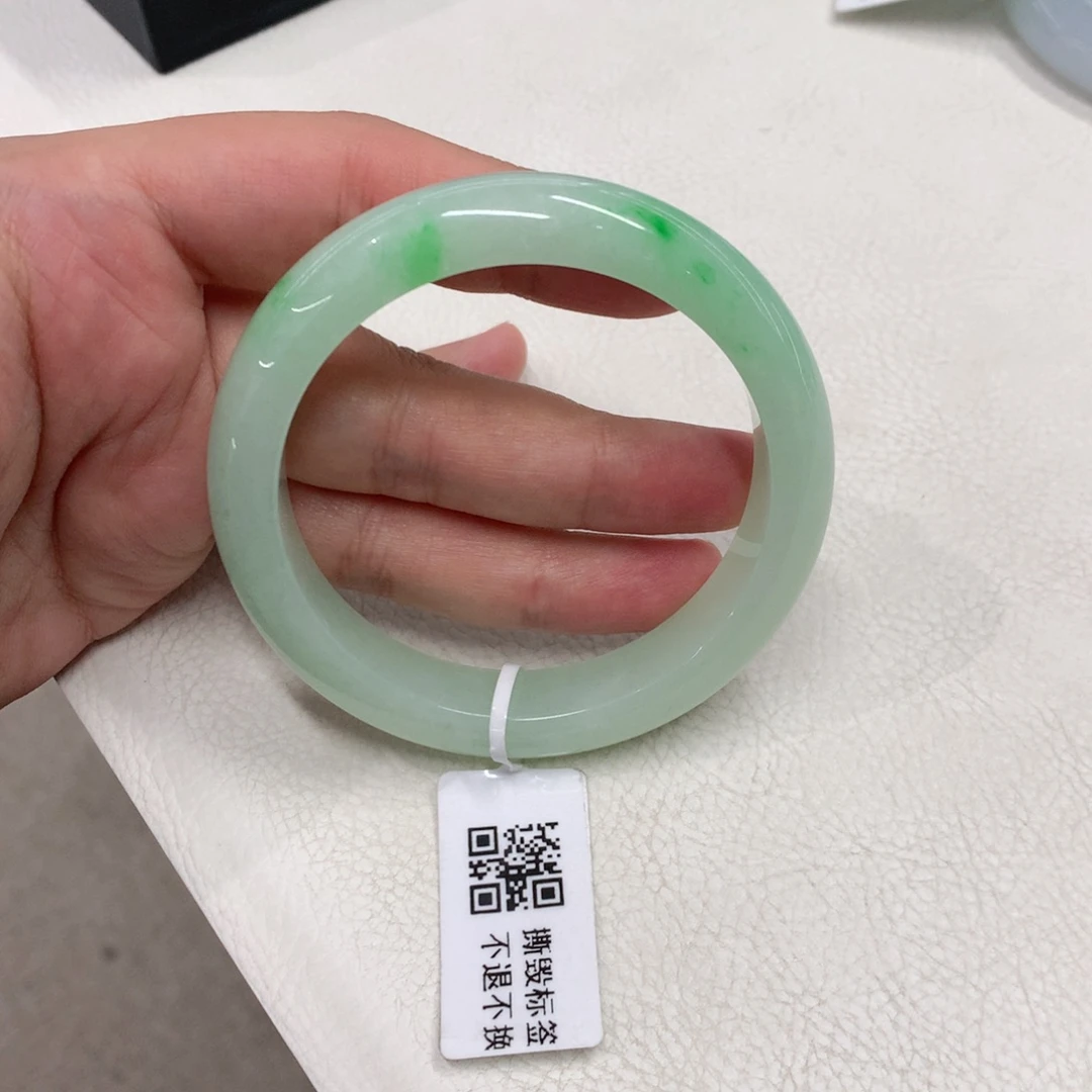 未镶嵌手镯翡翠55.5圈口甜绿底飘阳正圈