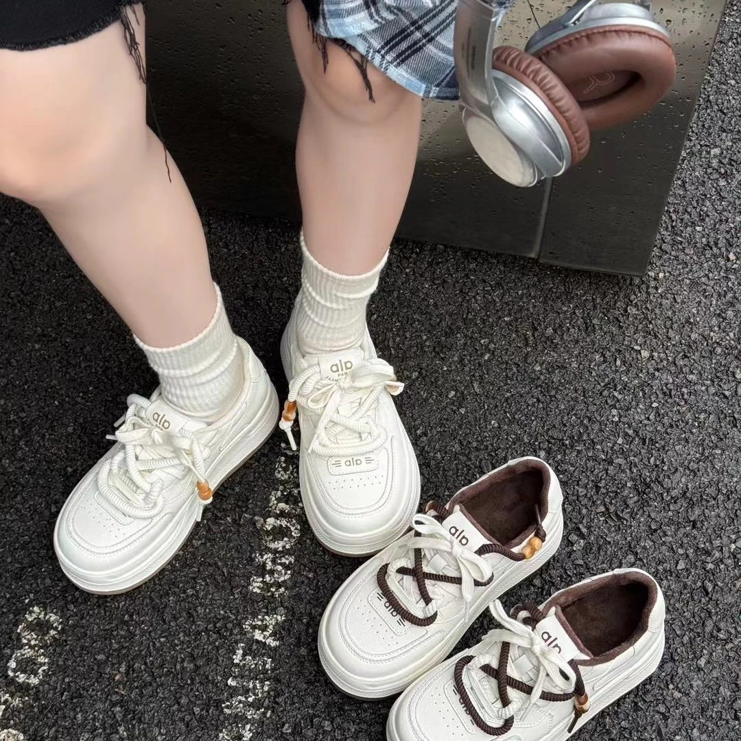 大码女鞋40--43码2025冬季新品时尚运动休闲小白鞋大号棉鞋舒适