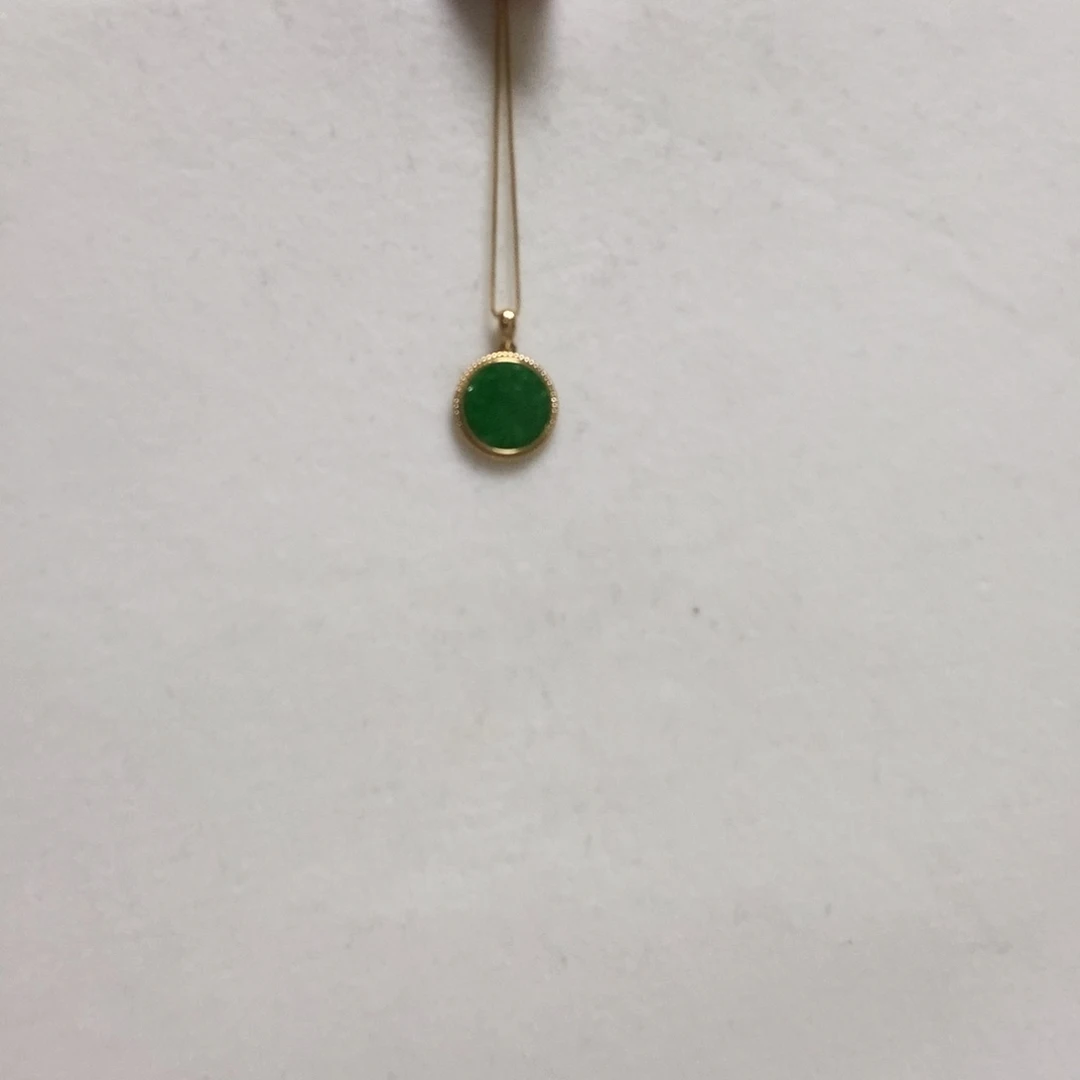 翡翠颈饰18K金镶嵌简单