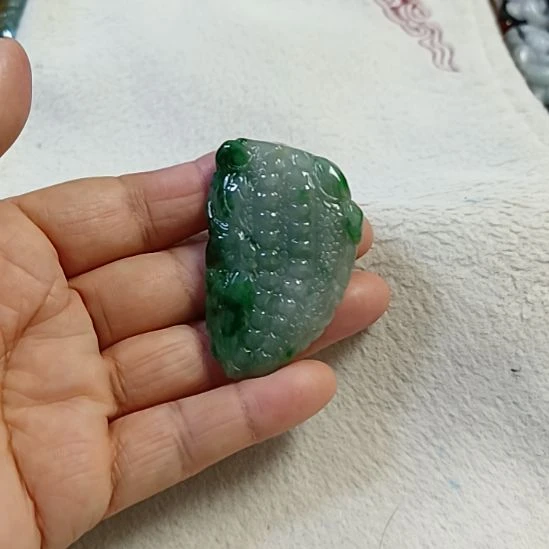 翡翠颈饰未镶嵌迷*