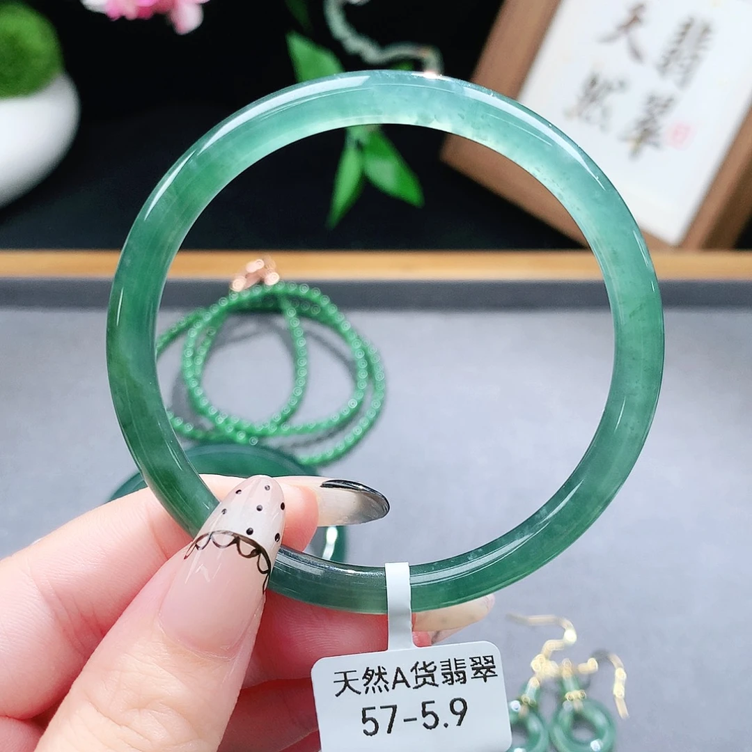 翡翠手镯（圆镯）未镶嵌