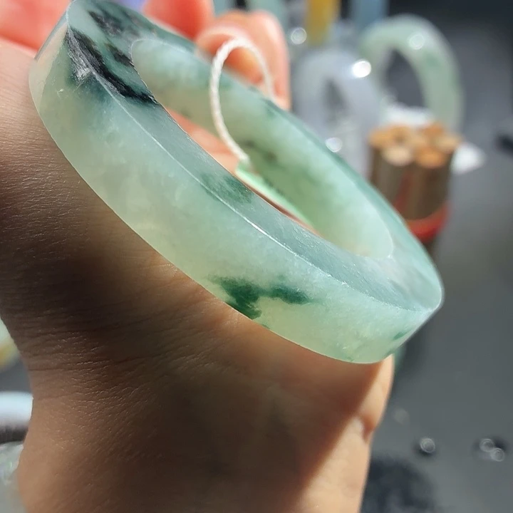 定制翡翠未镶嵌翡翠手镯