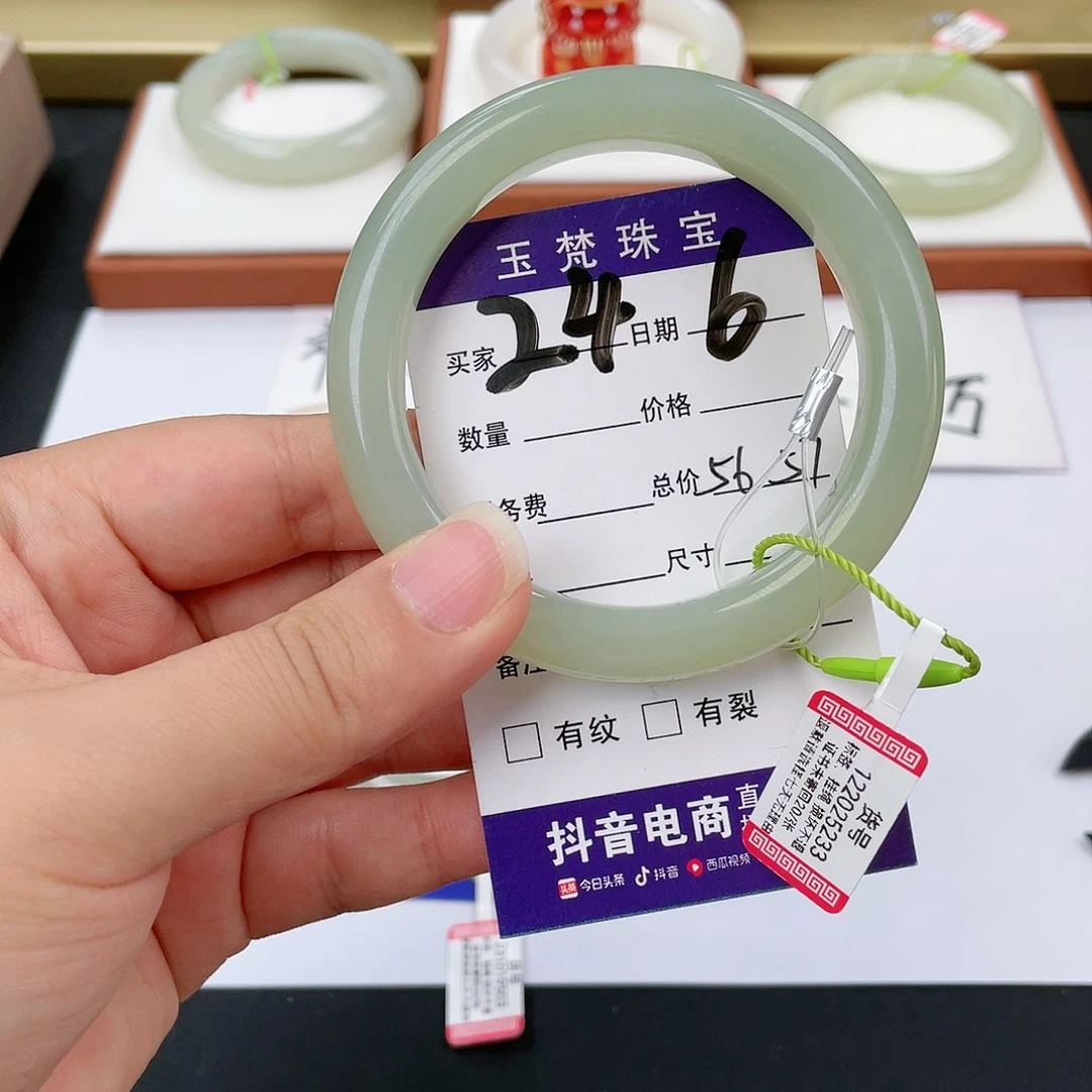 和田玉手镯未镶嵌