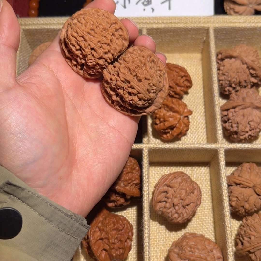 文玩核桃吊坠41三角疆