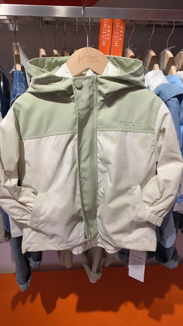 春款男小童撞色绿色包包连帽外套