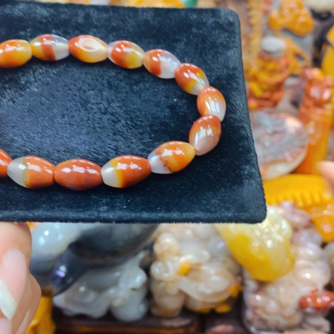 未镶嵌石英质玉（黄龙玉）颈饰