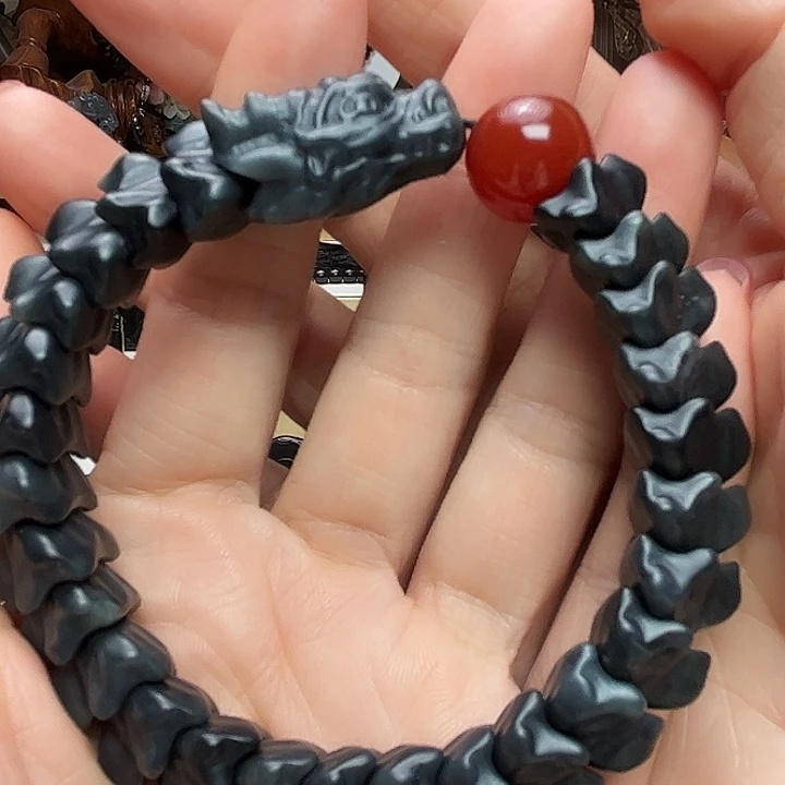 小***兽和田玉（墨玉）未镶嵌颈饰龙串