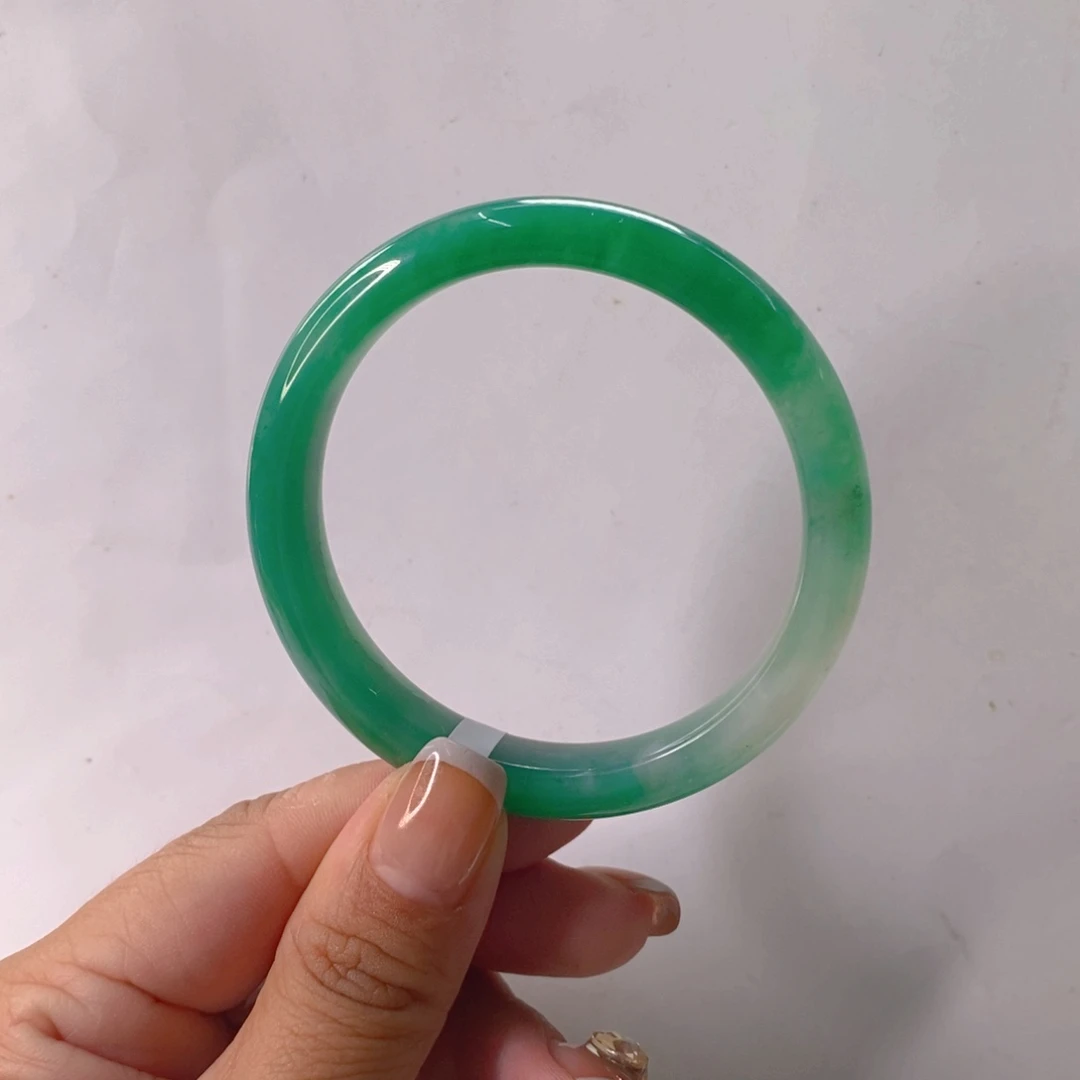 未镶嵌手镯石英质玉