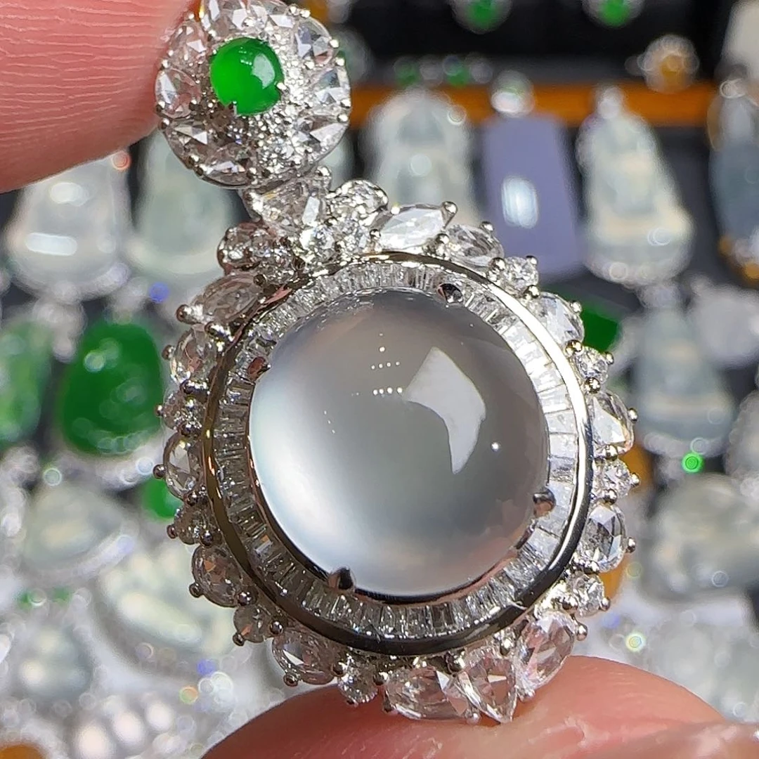 颈饰18K金镶嵌翡翠天然翡翠