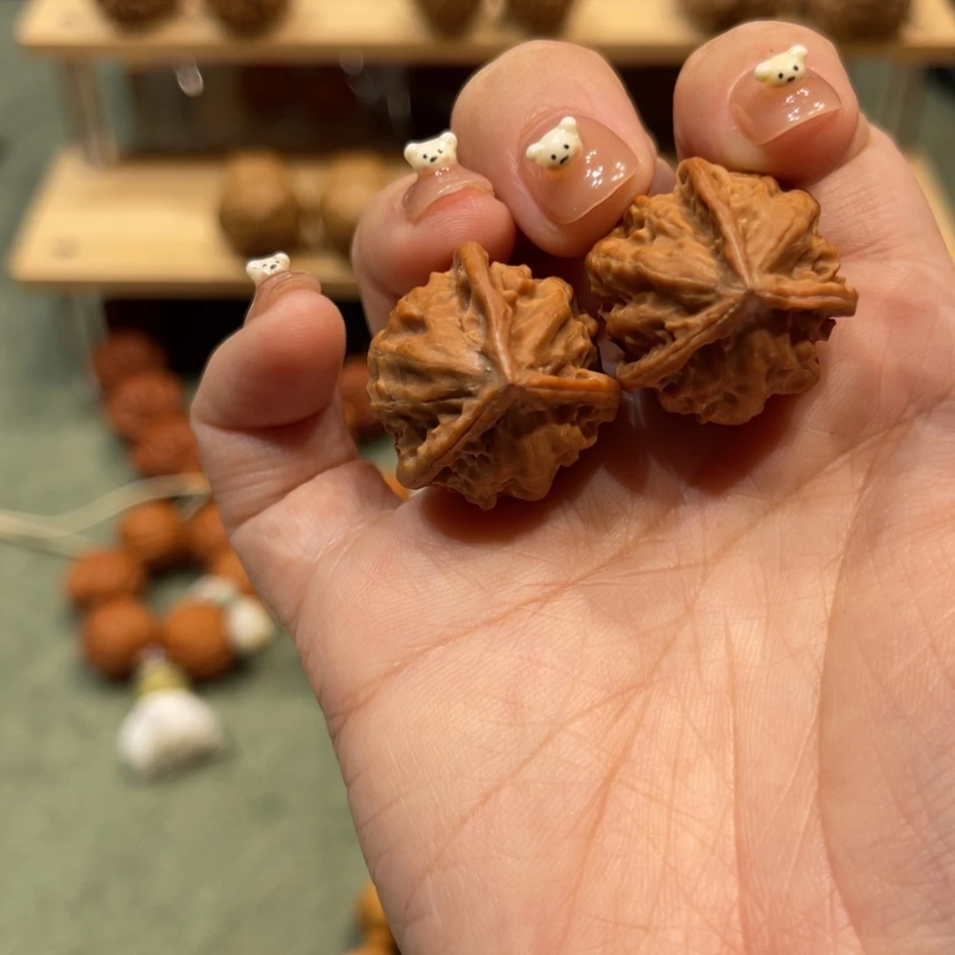 文玩核桃把件麒麟角三棱