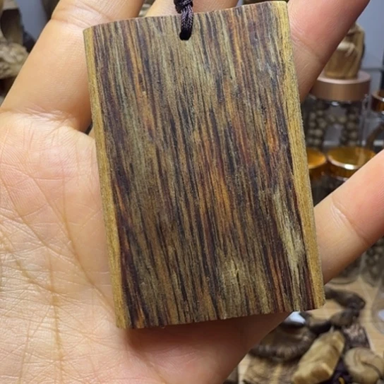 沉香碎屑沉香惠安无事牌 12.8 克