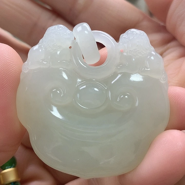 太***雪和田玉未镶嵌颈饰