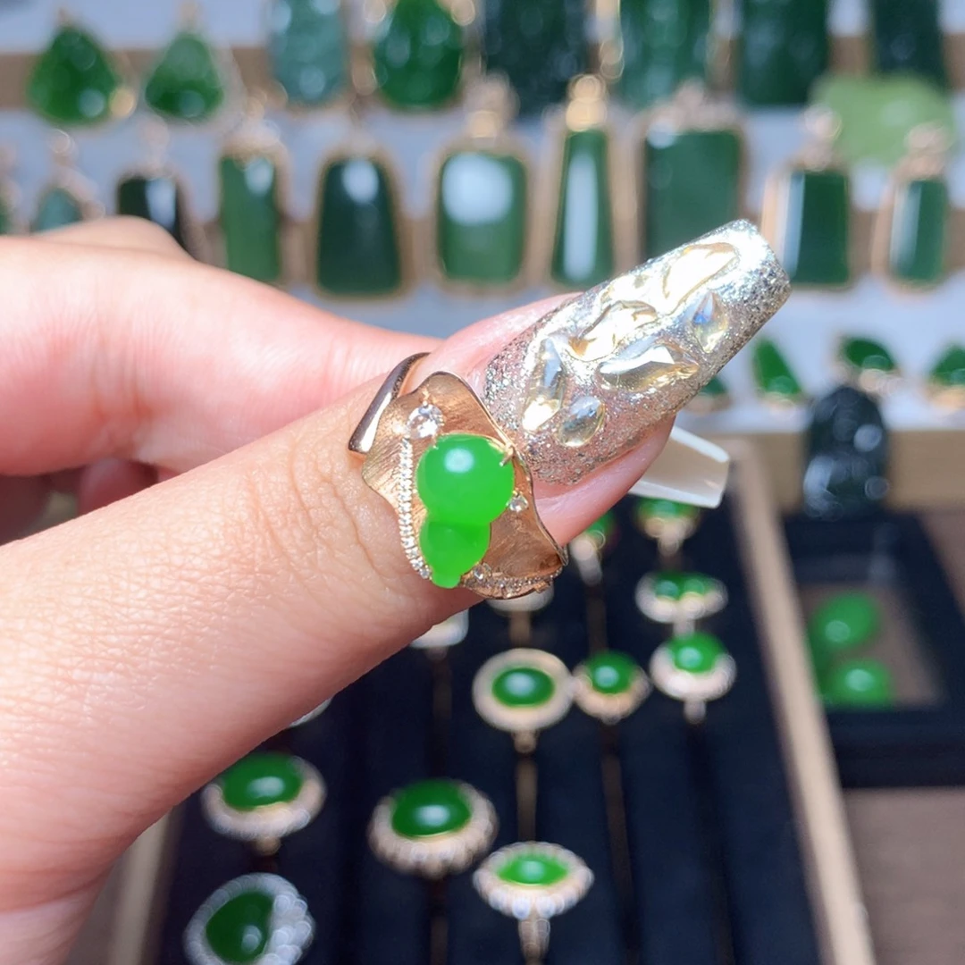 和田玉（碧玉）戒指18K金镶嵌