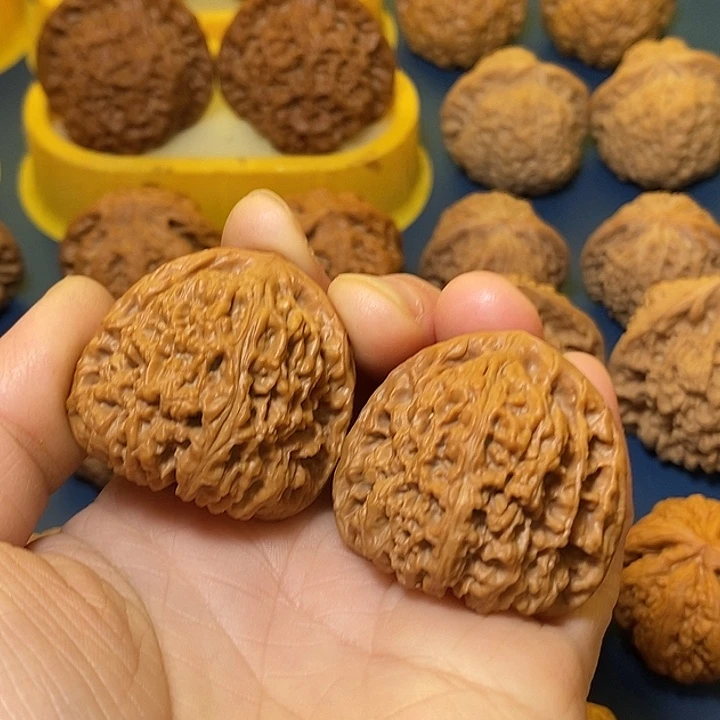 文玩核桃把件南疆石