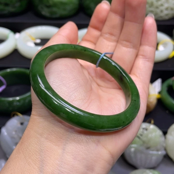 和田玉手镯53圈口 编号26未镶嵌