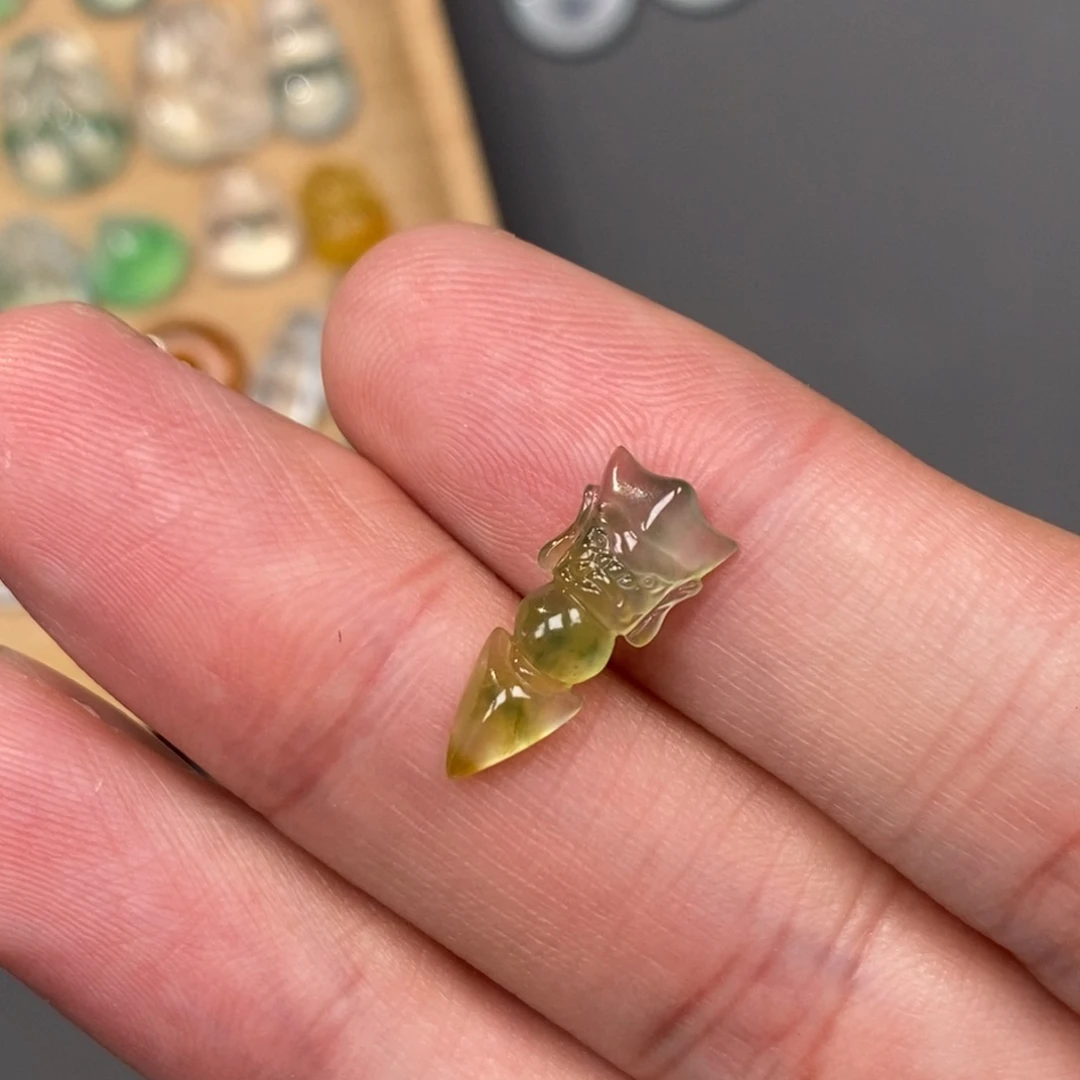 翡翠未镶嵌挂件金刚杵