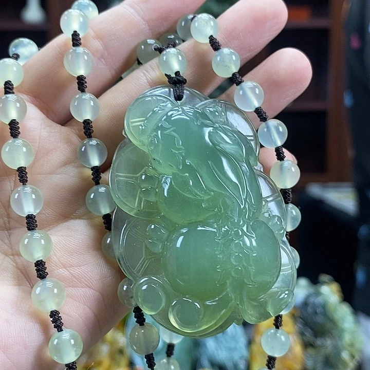 聚***塔蛇纹石玉未镶嵌颈饰